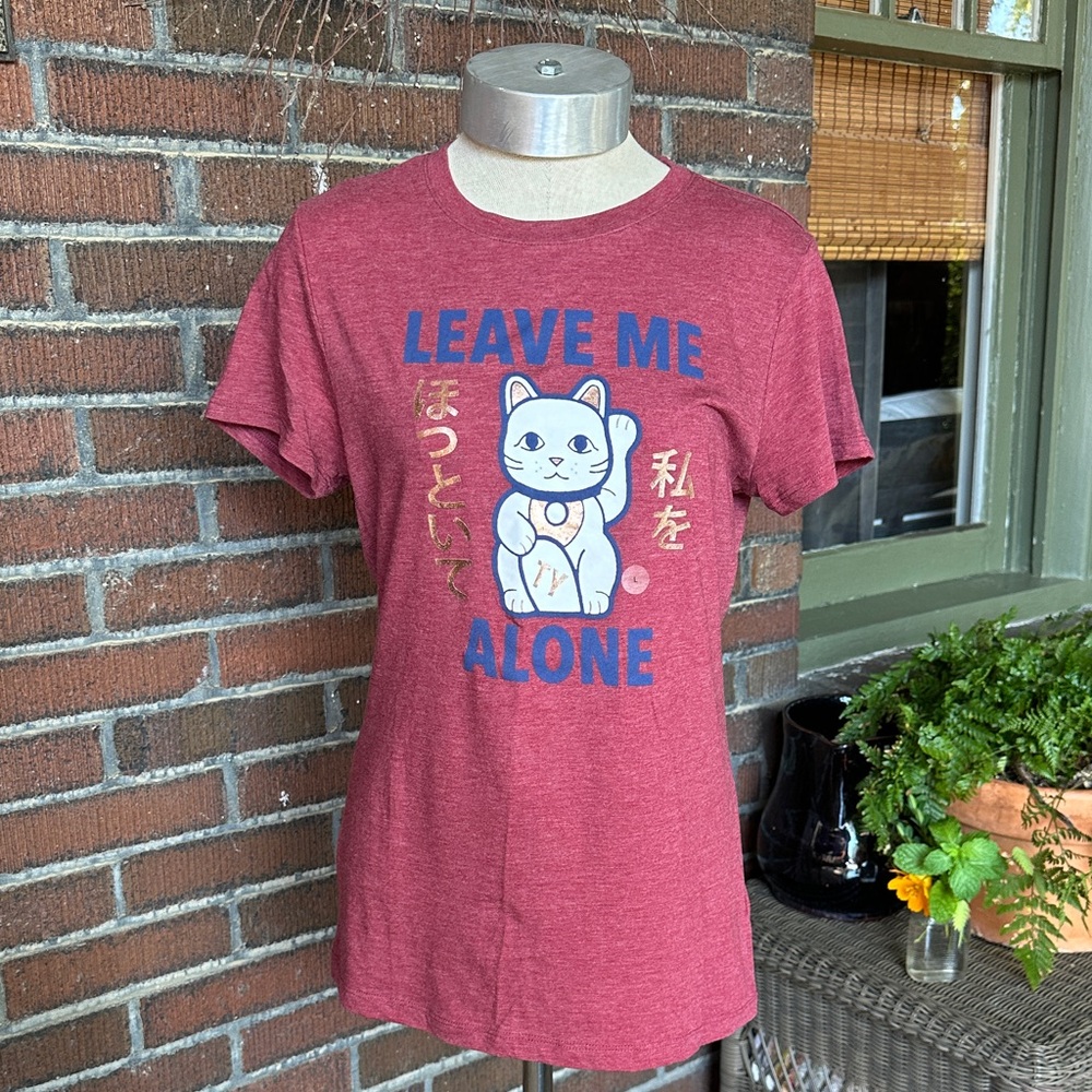 Aeropostale Lucky Cat Leave Me Alone burgundy/white graphic tee. Sz Womens Large
